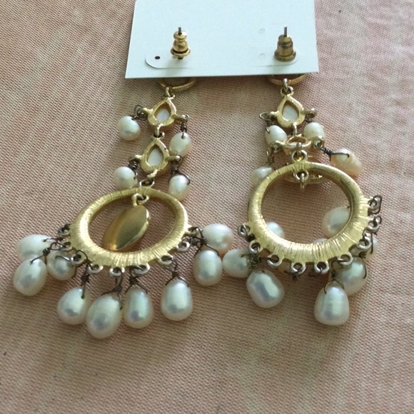 Woman’s Studed Earrings with pearls, rhinestones,and yellow stones Elegant - Picture 2 of 5